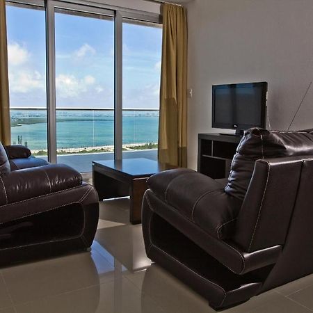 Barcelona Tower Suites Cancun Exterior photo