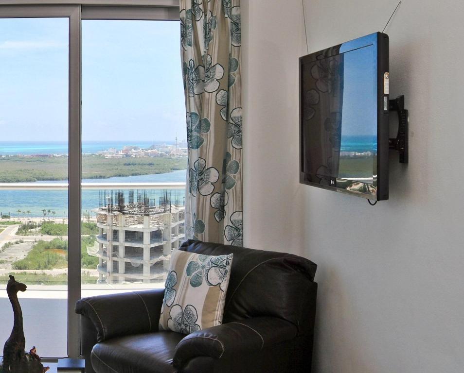 Barcelona Tower Suites Cancun Room photo