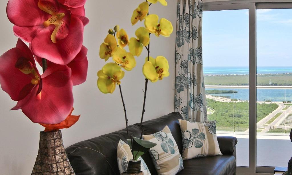 Barcelona Tower Suites Cancun Exterior photo