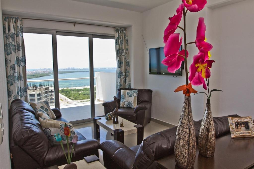 Barcelona Tower Suites Cancun Exterior photo