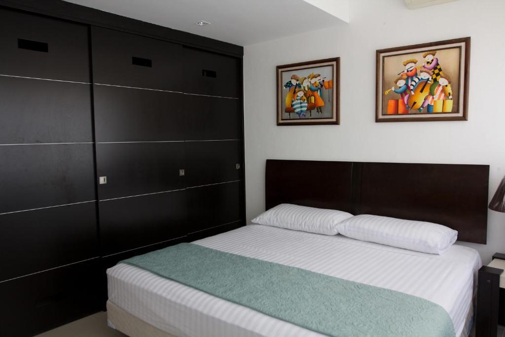 Barcelona Tower Suites Cancun Room photo