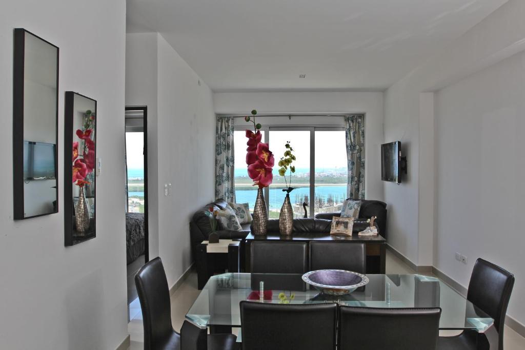 Barcelona Tower Suites Cancun Exterior photo