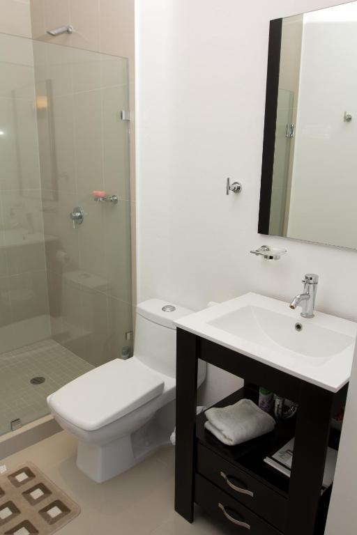 Barcelona Tower Suites Cancun Exterior photo