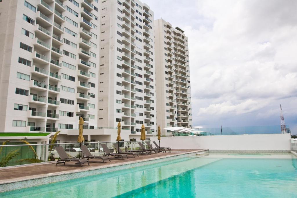 Barcelona Tower Suites Cancun Exterior photo